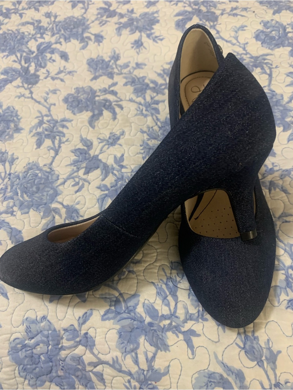 Life Stride Navy Fabric Mid-Heel Pumps